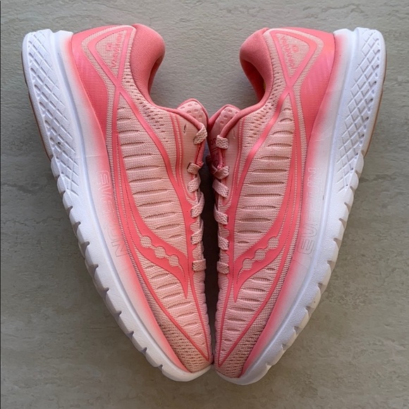 NWT Saucony Kinvara running sneakers rose - Picture 2 of 9